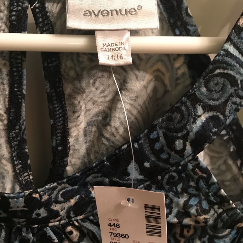 Avenue Summer Top - NWT